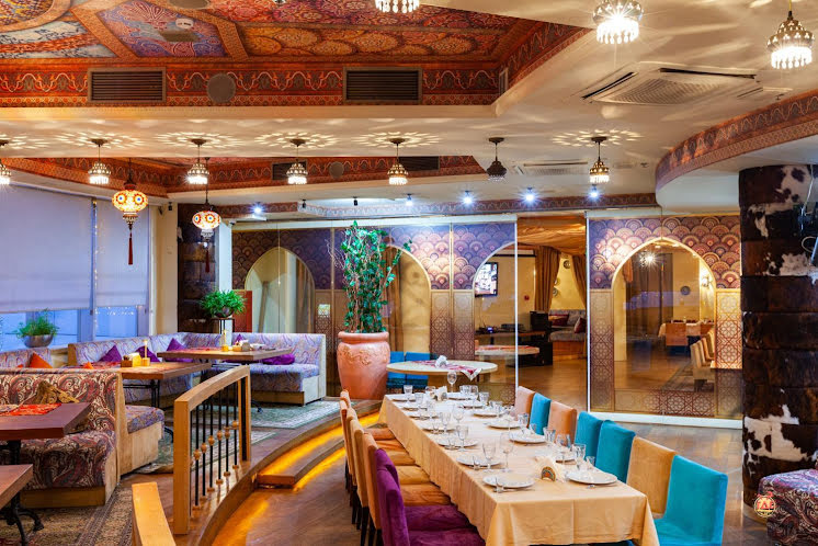 Основной зал в «Чайхана Сезам на Рябиновой» фотография №14