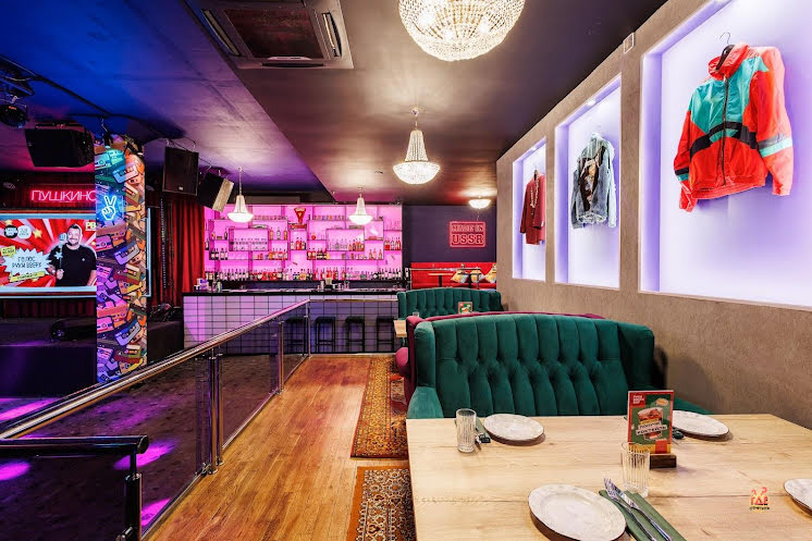 Основной зал в «Руки ВВерх! Бар Пушкино» фотография №15