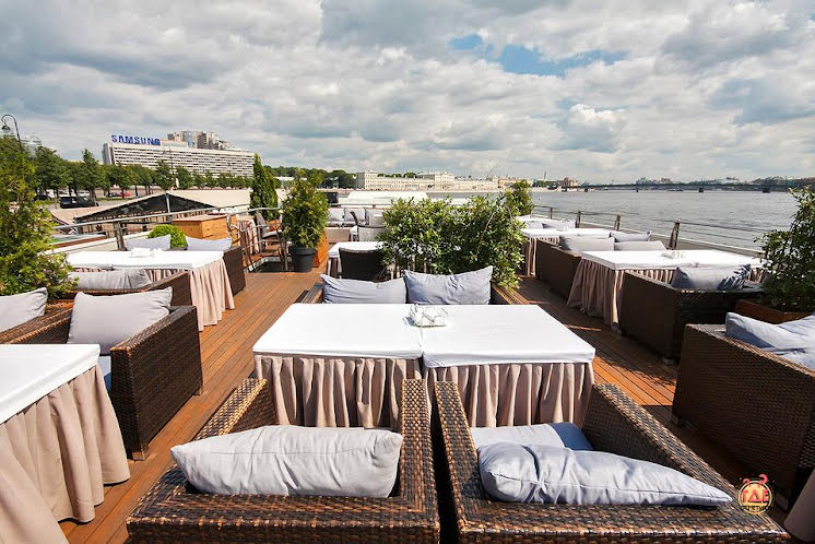 Открытая верхняя палуба  в «Ресторан-теплоход "Volga-Volga"» фотография №13