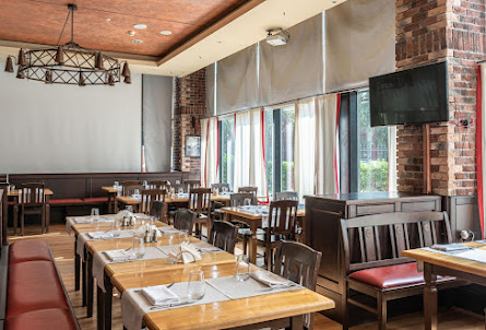 Зал ресторана BRAUPLATZ в Зал «Бещев»