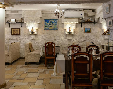  ресторан Српска Кафана на Монтажников