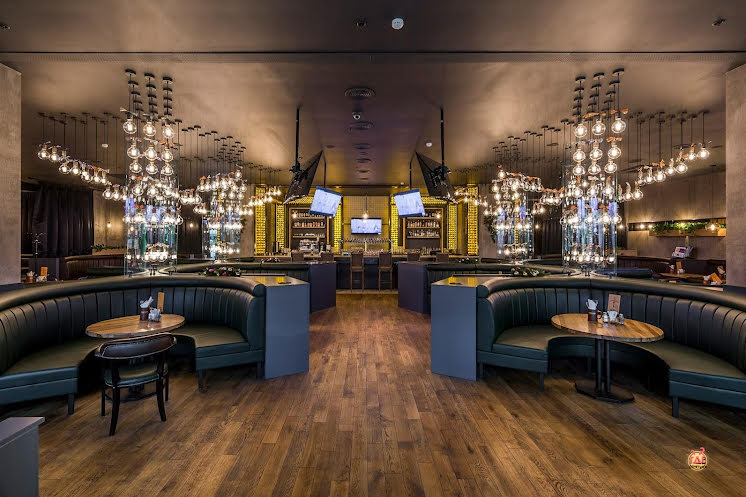 Основной зал в «Колбасофф Мичуринский» фотография №4