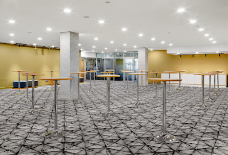 Зал «Префанкшен» в Зал «Блок»