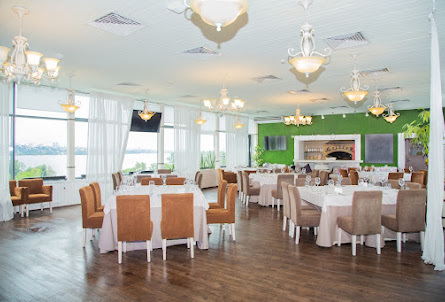 Зал «Панорама-сад» в Малый зал