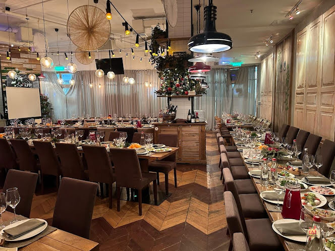 Основной зал в «Bon App Cafe» фотография №2