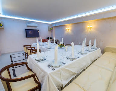  ресторан ЛЕОН на Металлургов