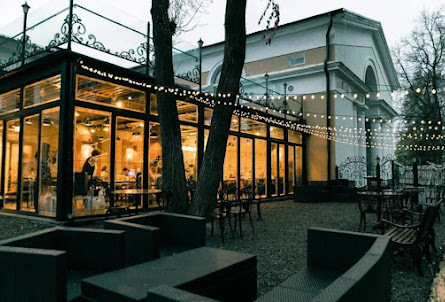 Кафе «Веранда в парке» в Зал «Мамина квартира» 