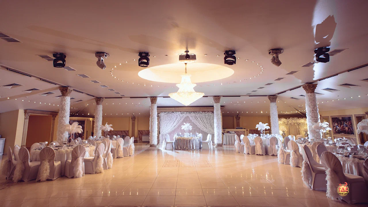 Банкетный зал  в «Ренессанс» фотография №16