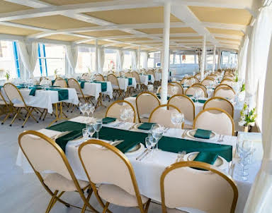  ресторан Теплоход "Василий"