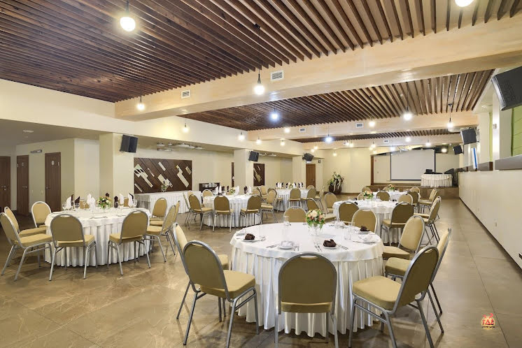 Ореховый зал в «Attimo» фотография №2