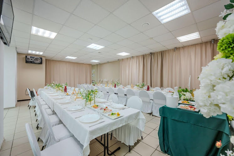 Банкетный зал в «Люкс» фотография №3