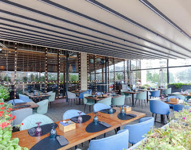  ресторан Шато Манави на Адмирала Лазарева