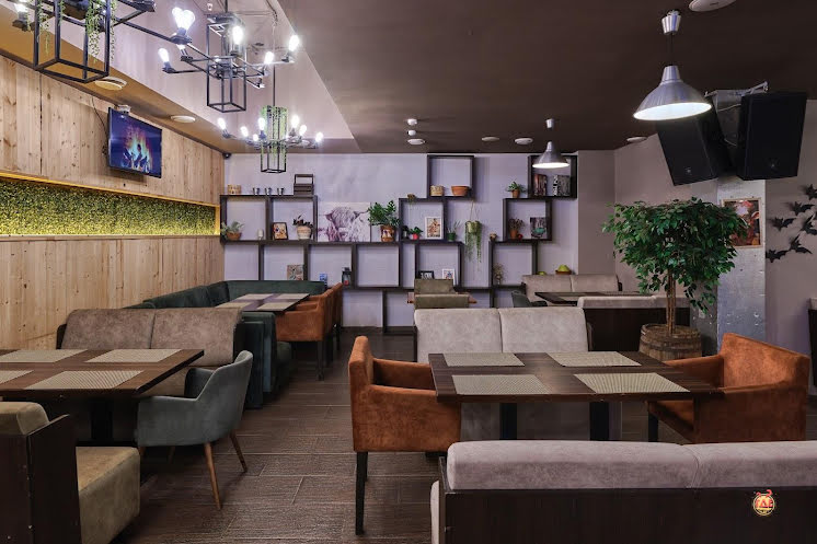 Основной зал в «Корова на бочке на 70 лет Октября» фотография №13