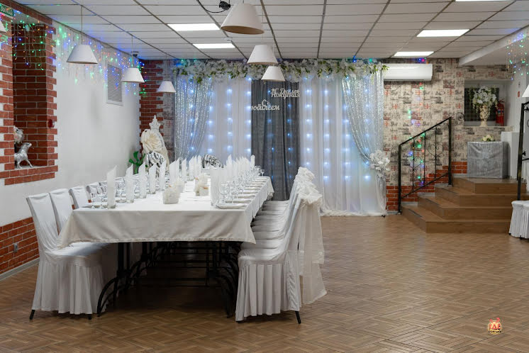 Зал на 55 человек в «Кафе-Кафе на Ленина» фотография №3