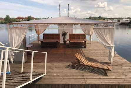 Понтон в Беседка на 10 человек
