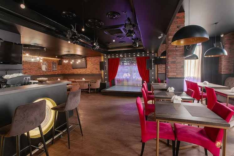 Зал «Грэмми» в «Академия Караоке на Ширямова» фотография №12