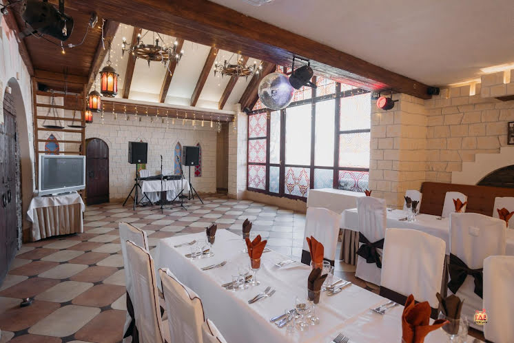 Основной зал  в «Подворье замка» фотография №10