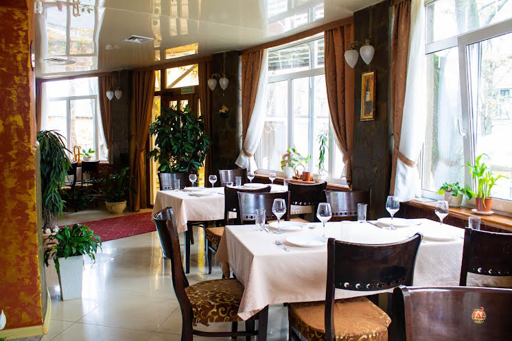 Зал 1 этажа  в «Хижина» фотография №2