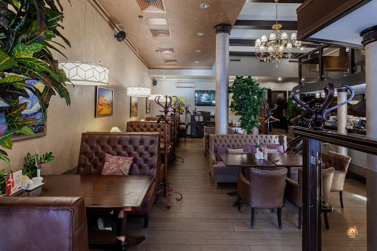 Основной зал в «Vinsent на Мира» фотография №9