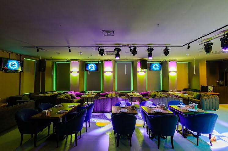 Основной зал  в «Izi voice» фотография №7