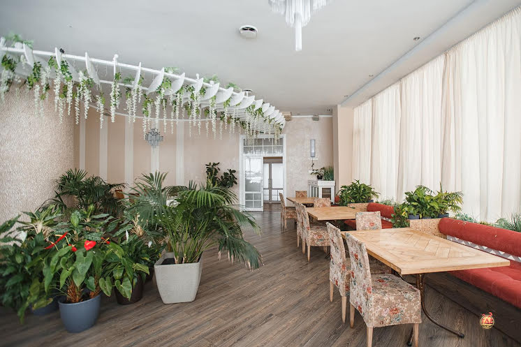 Зал ресторана «Volga-Волга» в «Волга & Ванильное небо» фотография №4