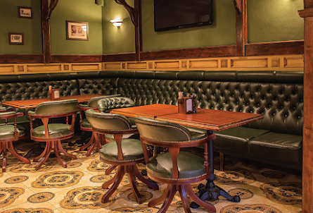 Фисташковый зал в Зеленый зал