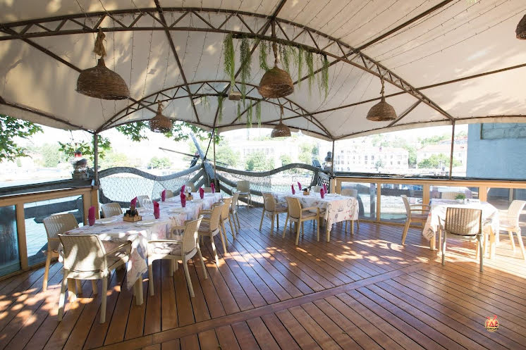 Летняя веранда в «Пиратская Харчевня» фотография №5