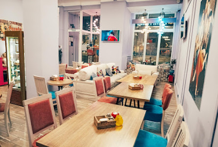 Зал «Квартира Моники» в Зал «Квартина Чендлера»