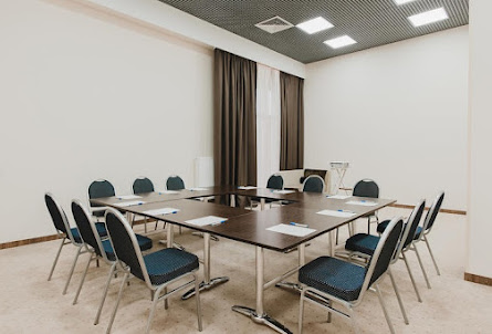 Зал Point D в Зал Point C