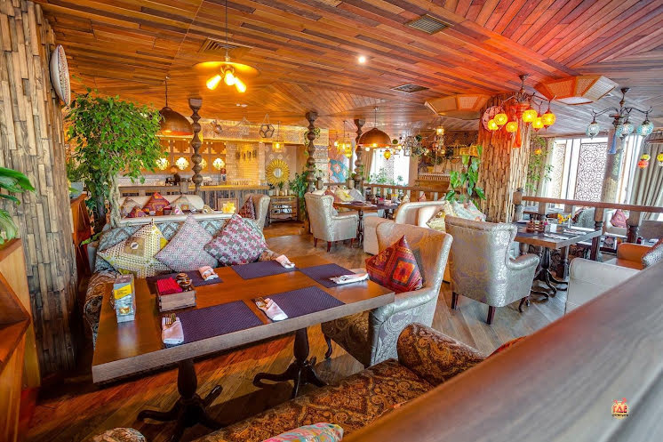 Основной зал ресторана  в «Чайхана Инжир на Каланчевской» фотография №19