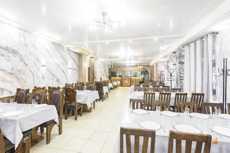 Основной зал в «Три тополя» фотография №6