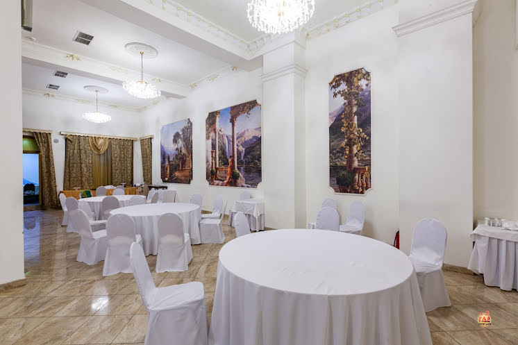 Большой банкетный зал в «Загородный» фотография №1