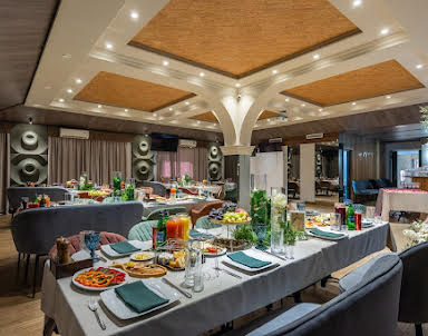  ресторан Dvin Hall