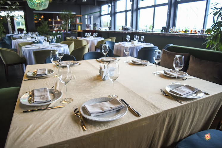 Банкетный зал на 2 этаже  в «Амбассадори» фотография №14