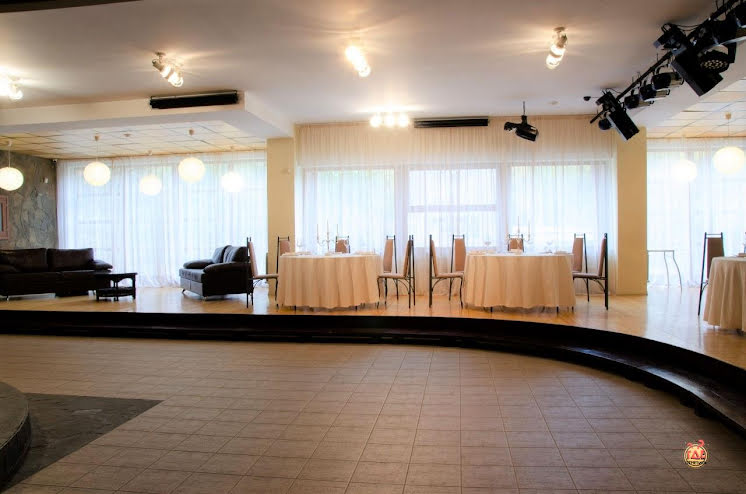 Основной зал в «Нефтяник» фотография №5