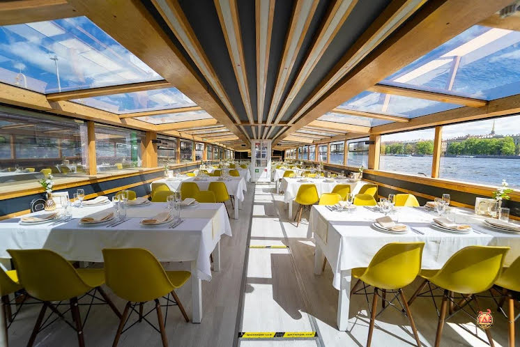 Основной зал в «Теплоход "Альта"» фотография №1