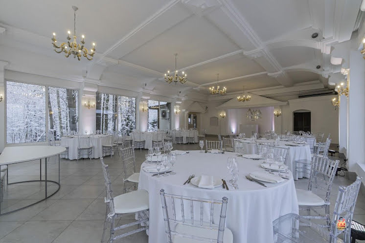 Нижний зал в «Мир у Озера» фотография №1