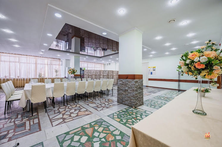 Большой зал  в «LovEda на Чапаева» фотография №6