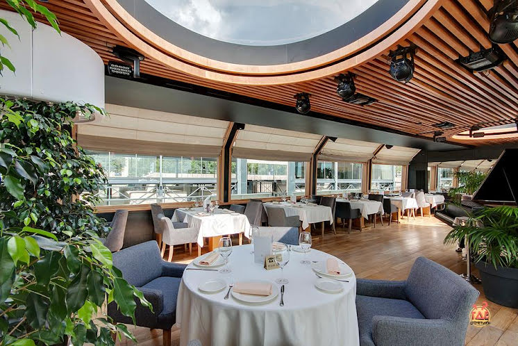 Застекленная палуба  в «Ресторан-теплоход "Volga-Volga"» фотография №12