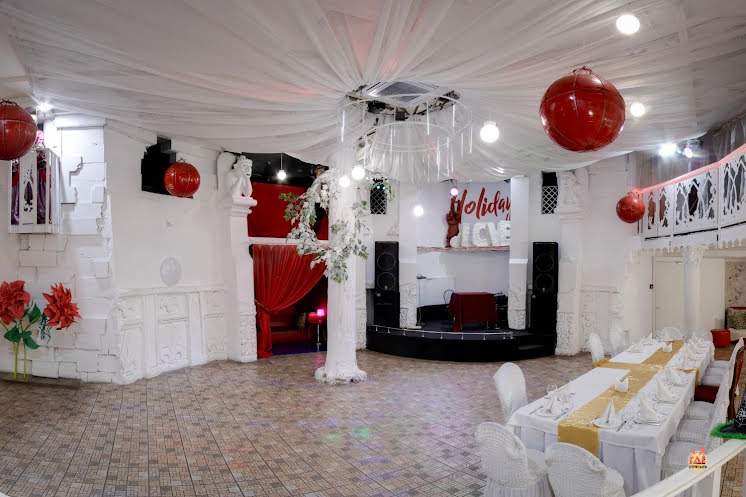 Зал Holiday в «Урфин Джюс» фотография №1