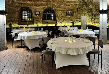 Каминный зал  в Тихий зал 