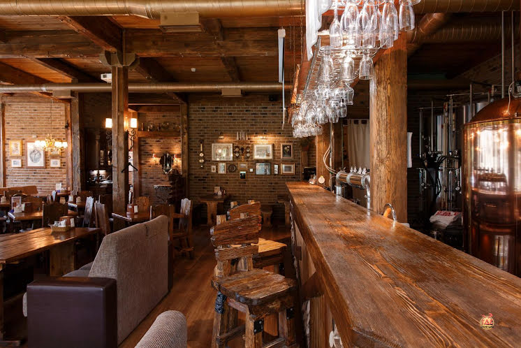 Основной зал в «Место Встречи на Загребском Бульваре» фотография №2