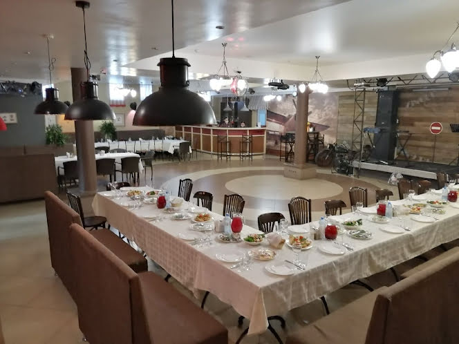 Основной зал  в «Zinger» фотография № 1