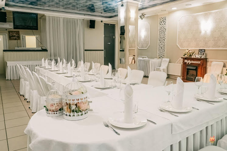 Основной зал  в «В двух шагах на Королева» фотография №2