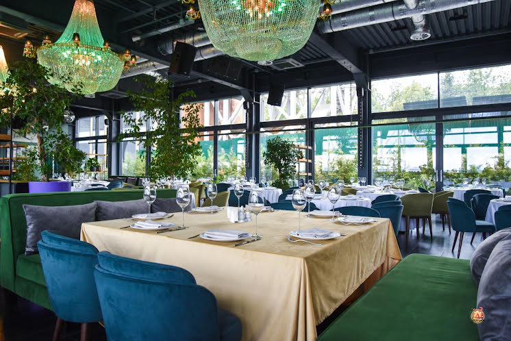 Банкетный зал на 2 этаже  в «Амбассадори» фотография №12