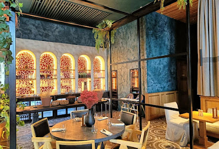 Первый этаж в Приватный зал