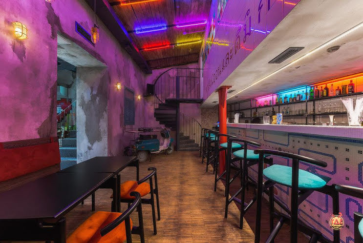 Бар в «Neon monkey» фотография №1