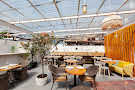 Большая летняя веранда в «Food Embassy»
