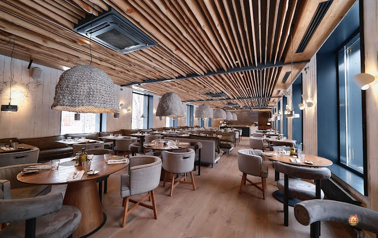 Основной зал 1 этажа в «Чешуя» фотография №1