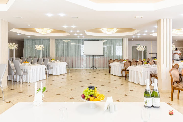 Большой зал в «Ашхана на Гоголя» фотография №10